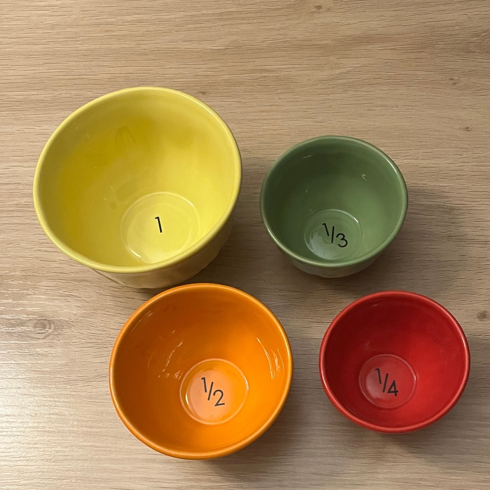 TAG COLORFUL CERAMIC MEASURING CUPS 
NWOT